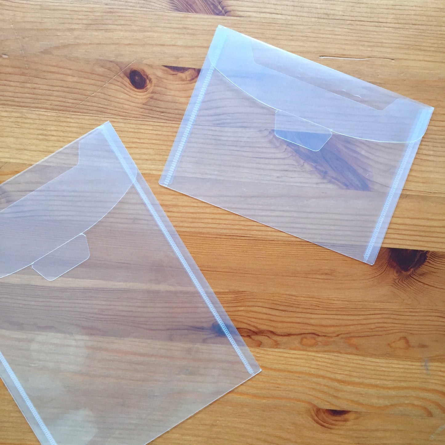 1 SOBRE ORGANIZADOR CON SOLAPA - BÁSICOS SCRAPBOOKING