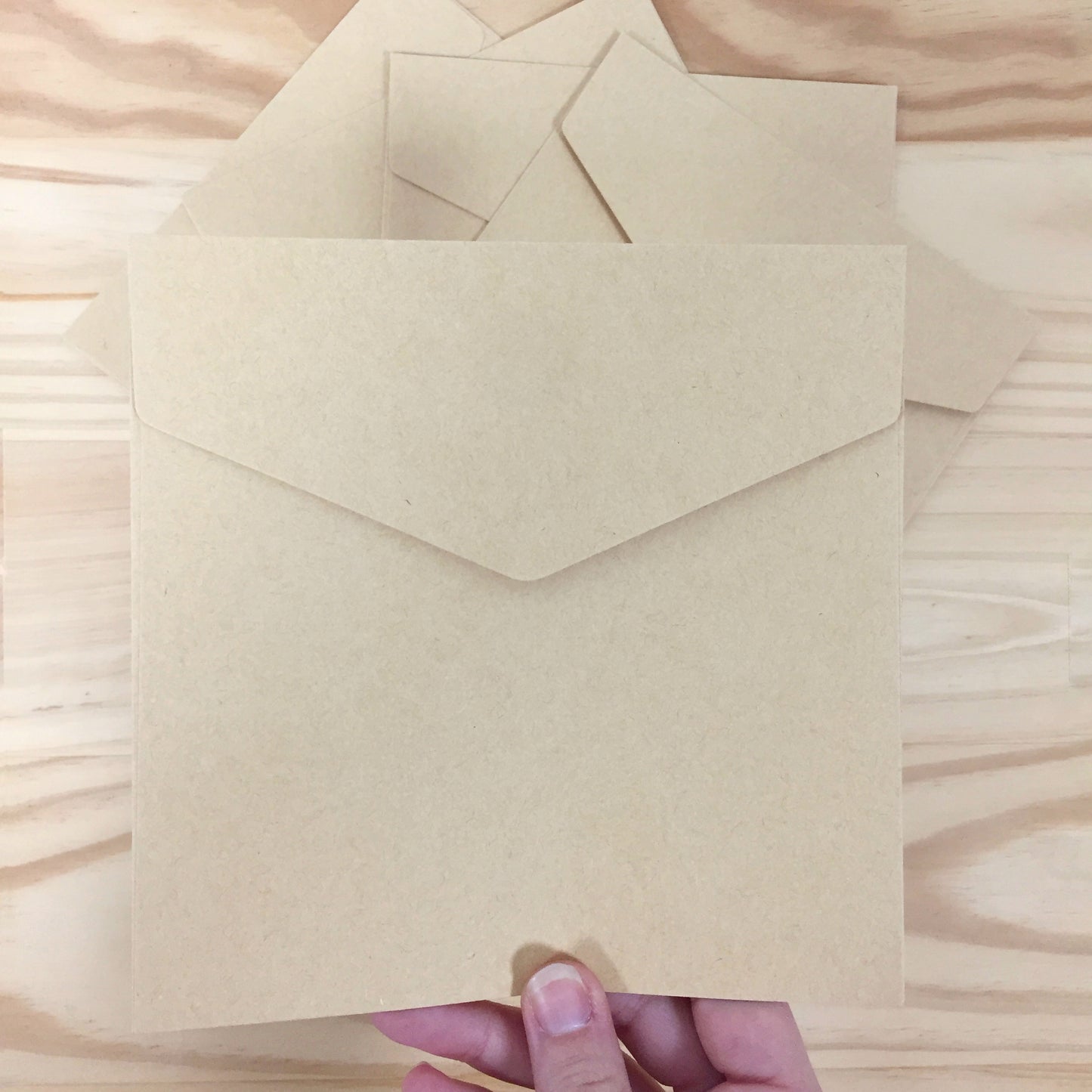 SOBRE KRAFT DE 16X16CM - BBC Y EVENTOS - ADORNOS - BÁSICOS SCRAPBOOKING