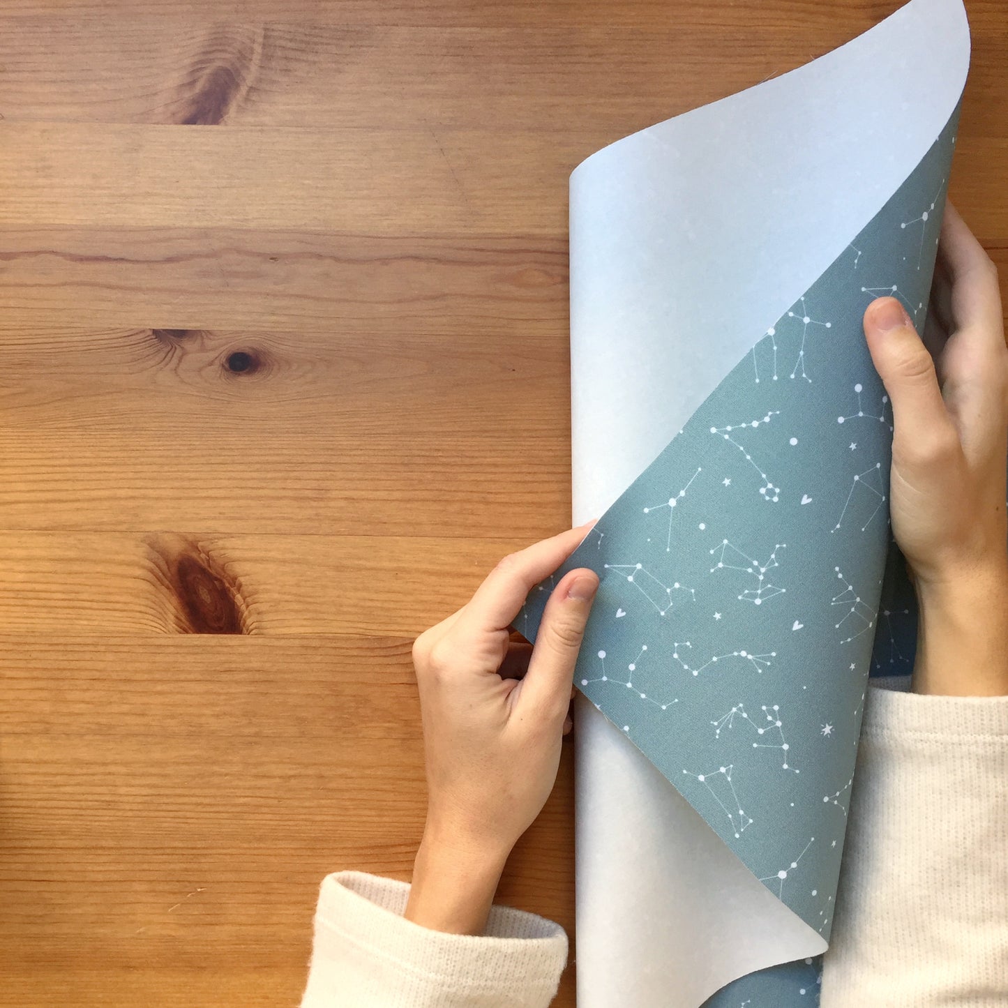 TELA DE ENCUADERNAR EN ROLLO CONSTELACIONES - CALMA - REPO BAJO PEDIDO - SCRAPBOOKING