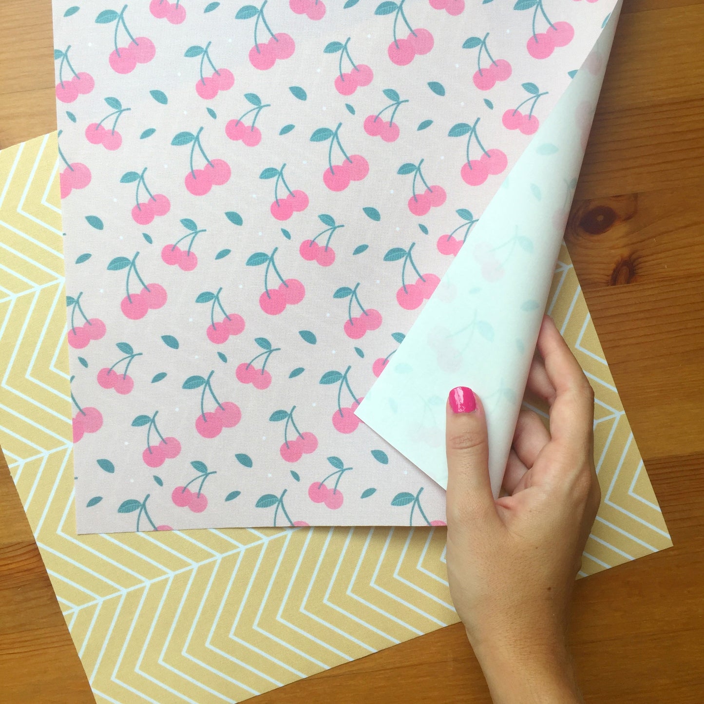 PACK 2 TELAS CEREZAS - TENDERETE - REPO BAJO PEDIDO - SCRAPBOOKING