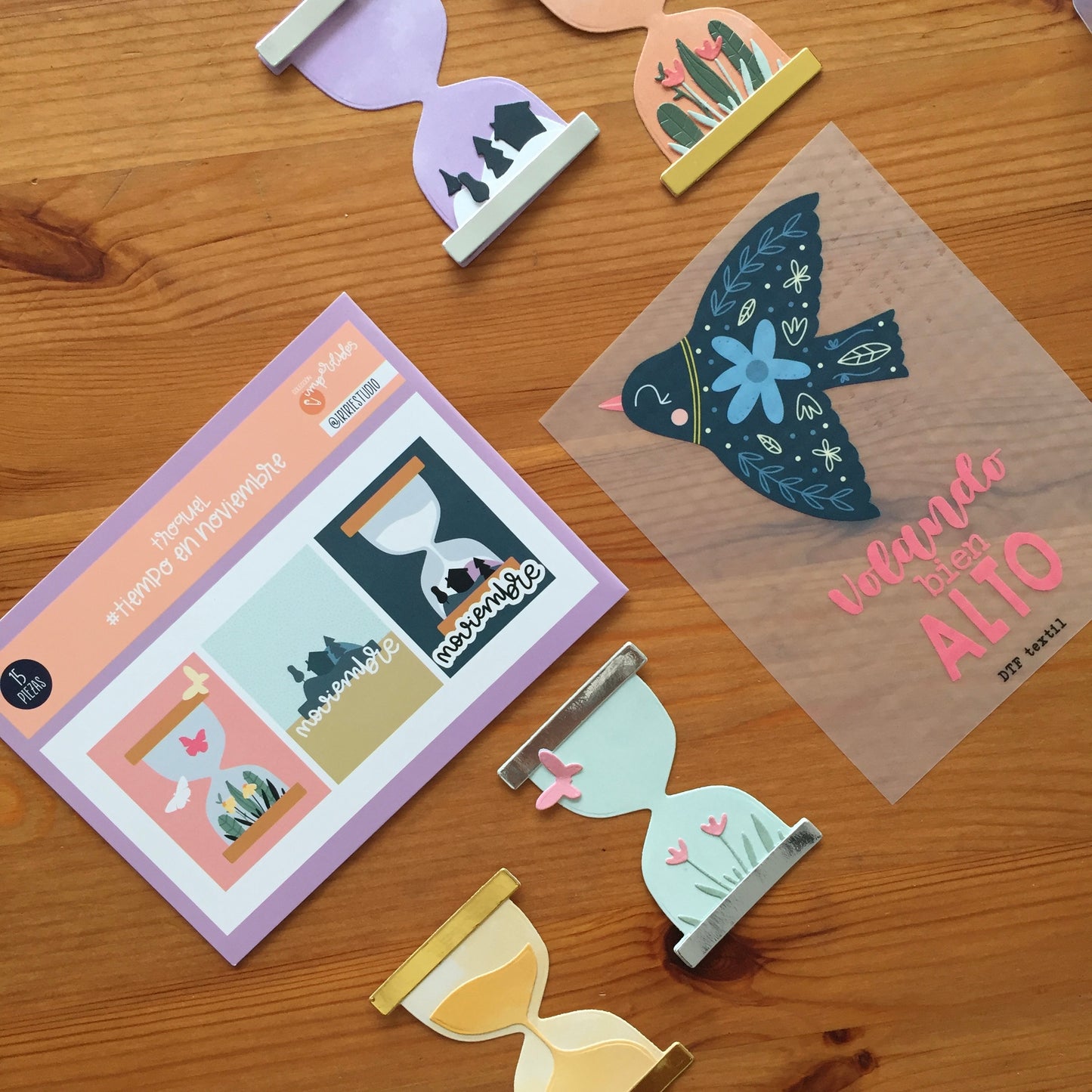 KIT METÁLICA NOVIEMBRE 2025 - EXCLUSIVO SUSCRIPTORAS - SCRAPBOOKING