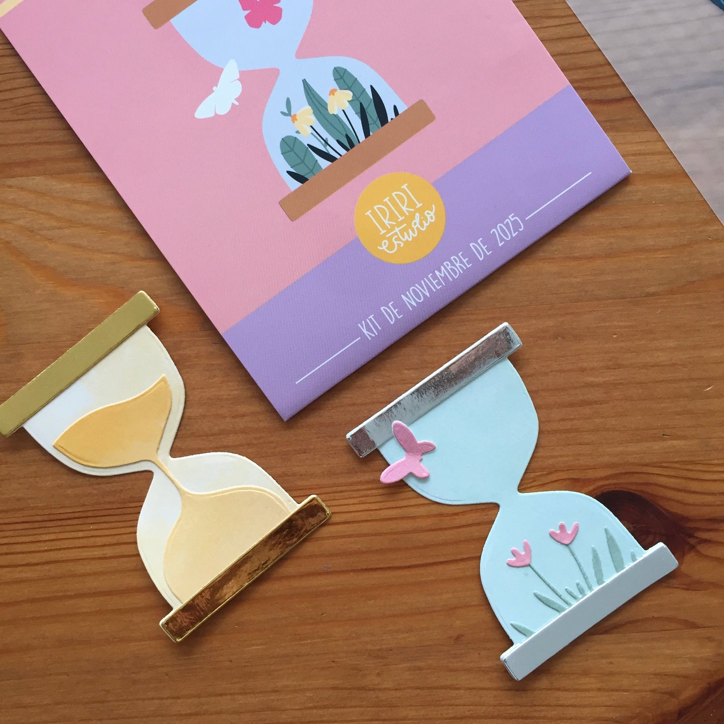 KIT METÁLICA NOVIEMBRE 2025 - EXCLUSIVO SUSCRIPTORAS - SCRAPBOOKING