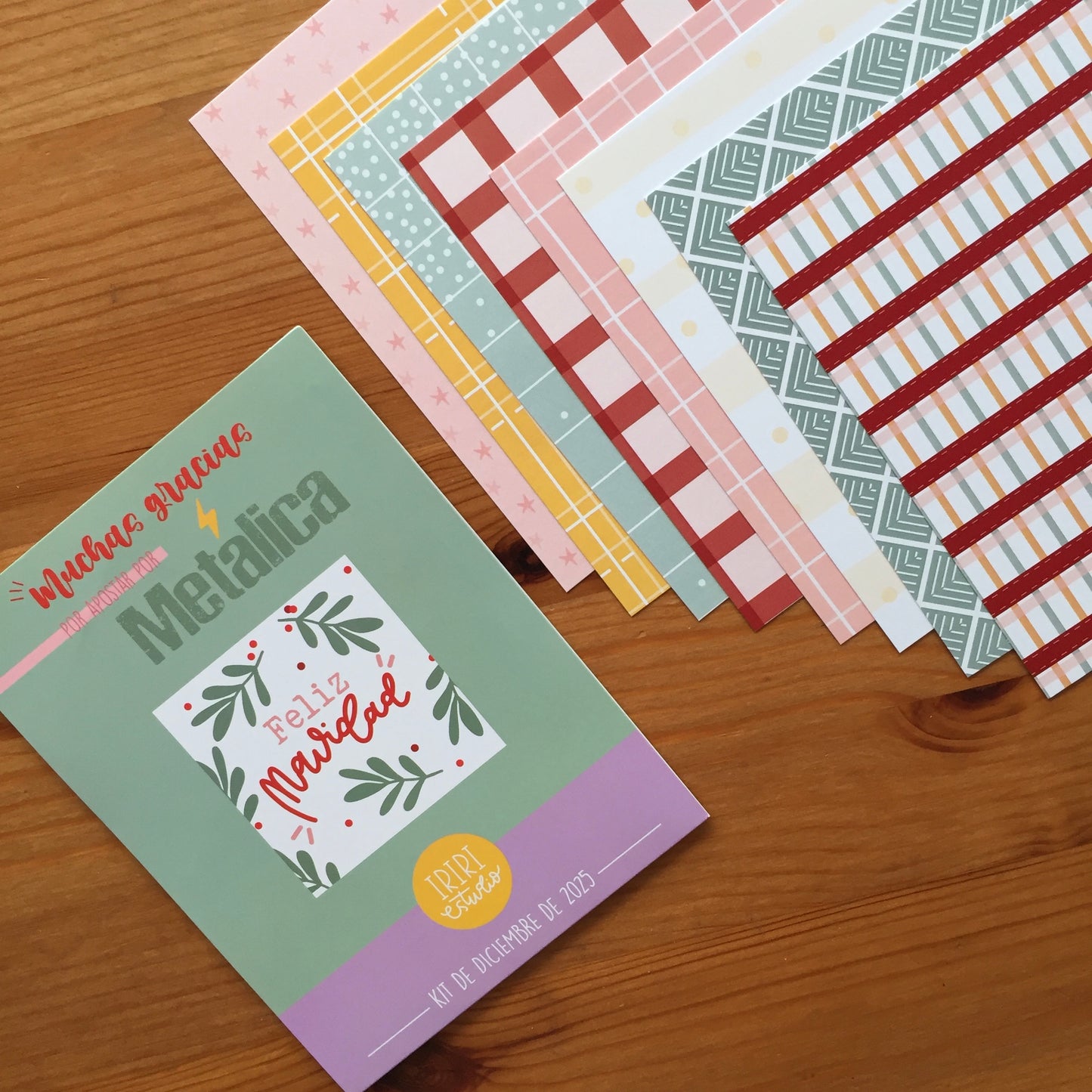 KIT METÁLICA DICIEMBRE 2025 - EXCLUSIVO SUSCRIPTORAS - SCRAPBOOKING