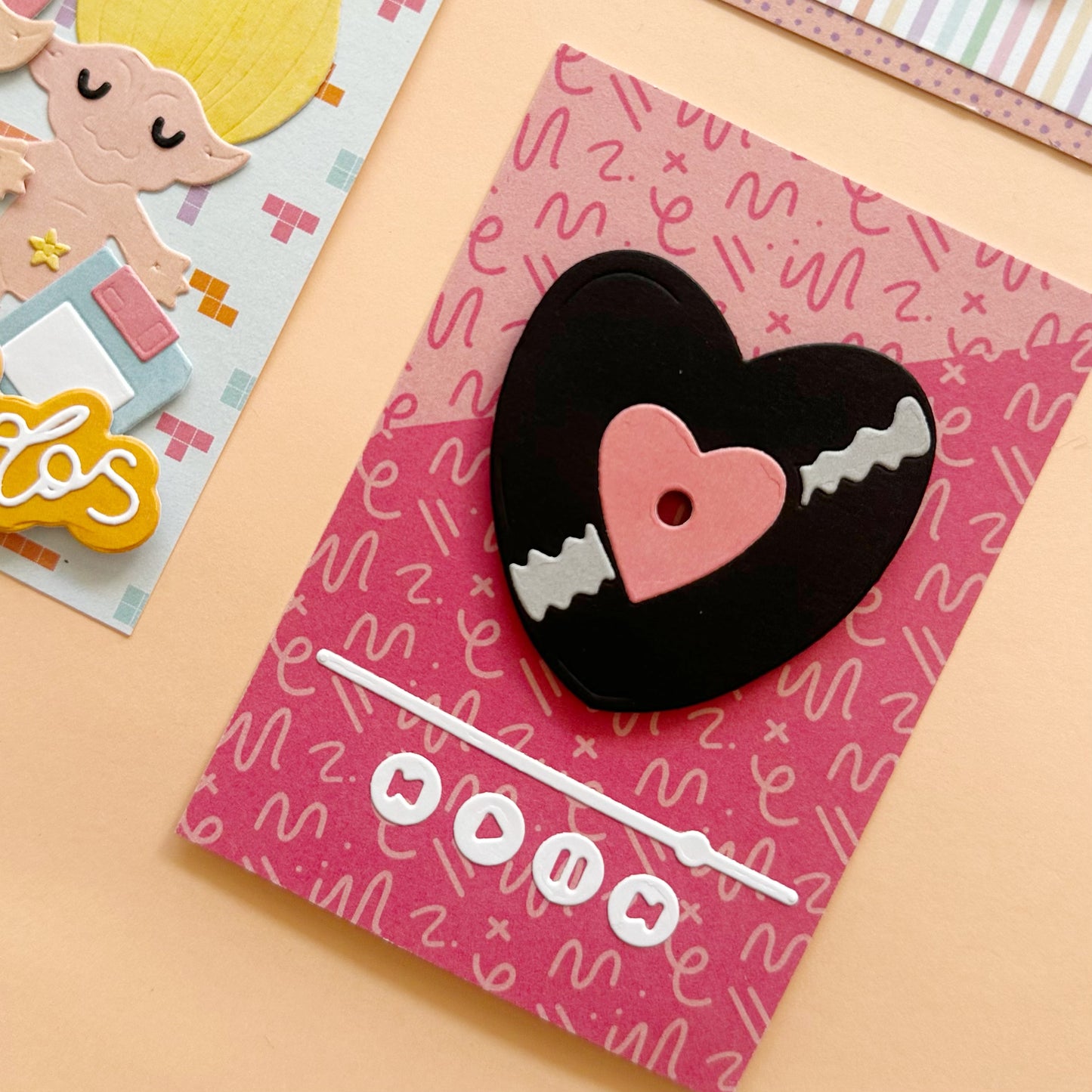 KIT METÁLICA MAYO 2026 - EXCLUSIVO SUSCRIPTORAS - SCRAPBOOKING