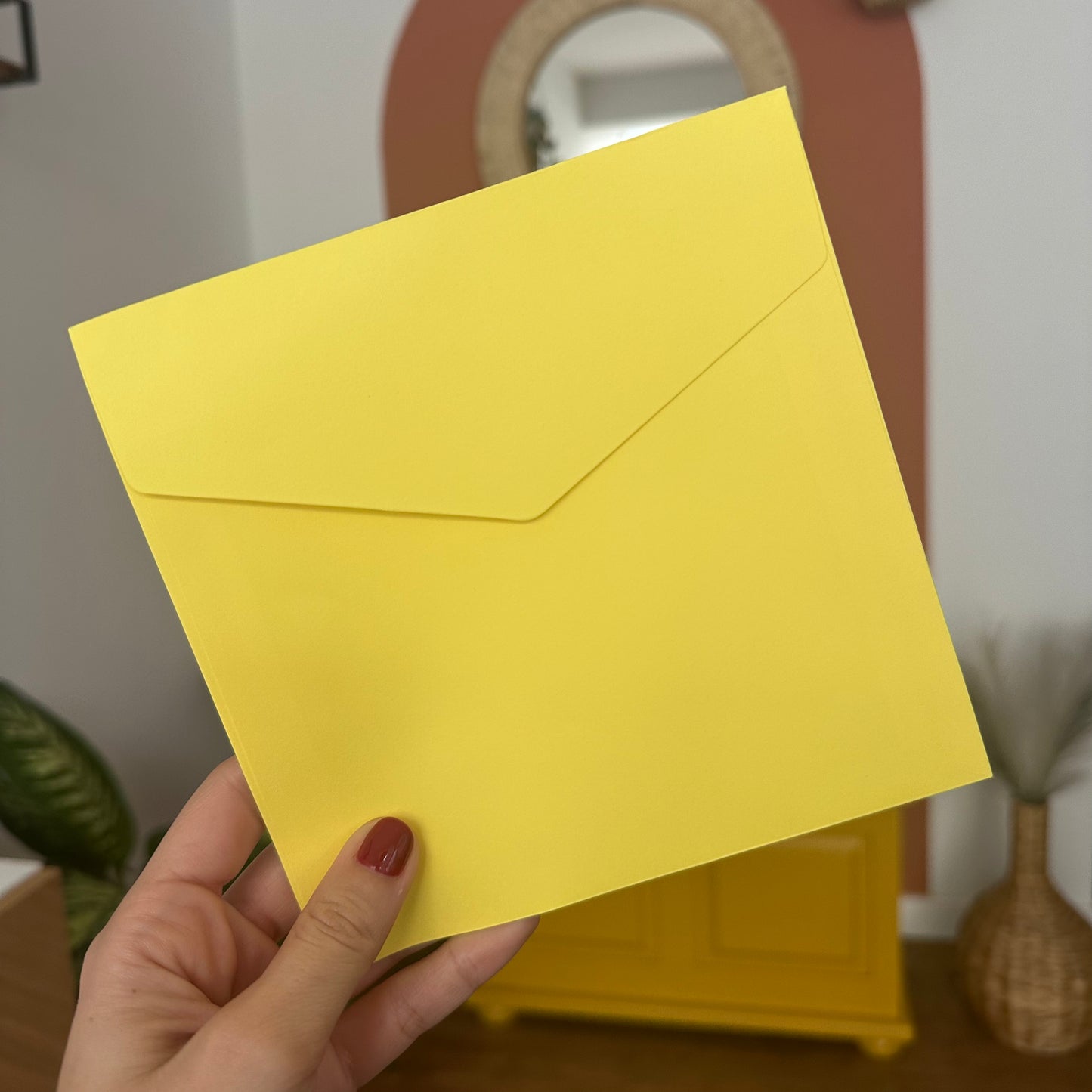 SOBRE AMARILLO DE 16X16CM - BBC Y EVENTOS - ADORNOS - BÁSICOS SCRAPBOOKING