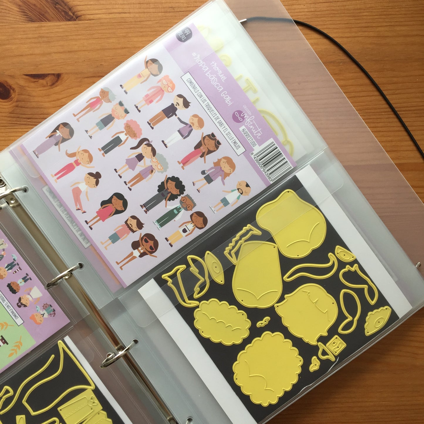 FUNDA DE 2 BOLSILLOS PARA ARCHIVADOR DE TROQUELES - BÁSICOS SCRAPBOOKING