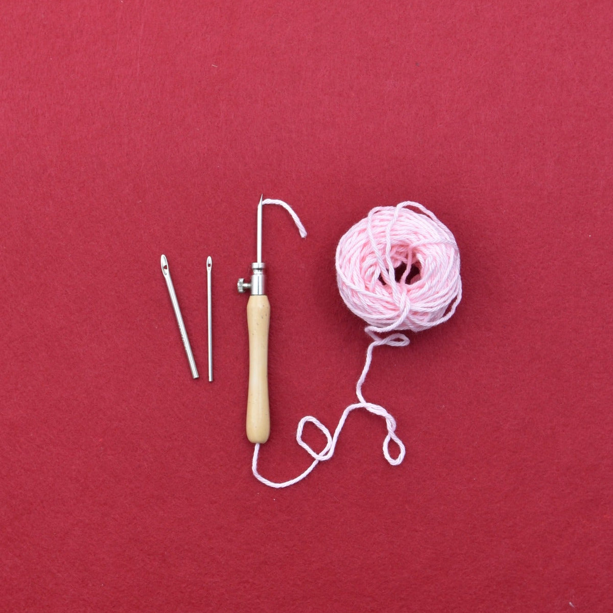 RESERVA KIT PUNCHI REYES CON AGUJA - COLEC. FRANELA - PUNCH NEEDLE - BORDADO MÁGICO
