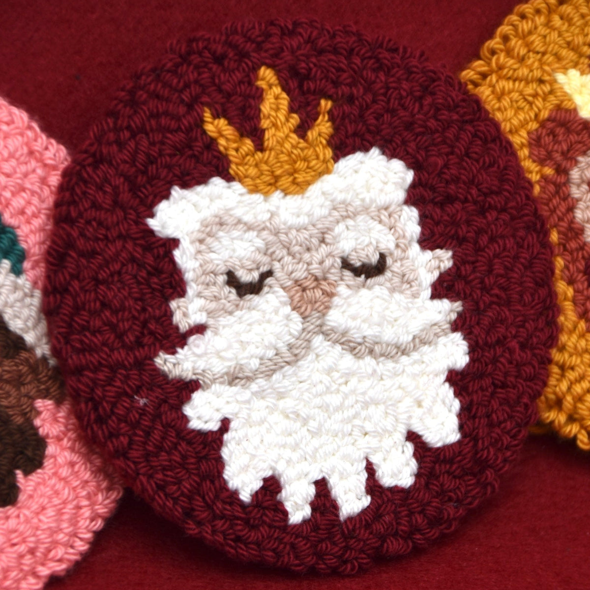 RESERVA PACK 2 KITS PUNCHI SIN AGUJA (REYES MAGOS Y NOEL) - COLEC. FRANELA - PUNCH NEEDLE - BORDADO MÁGICO
